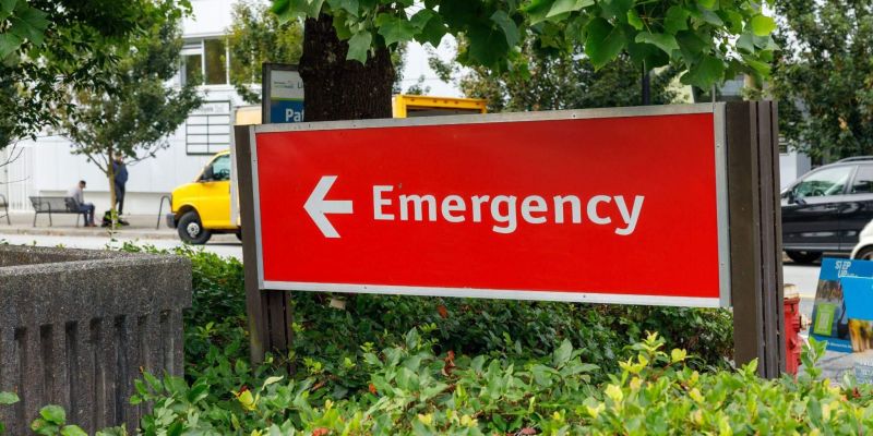 a red emergency sign with an arrow pointing to the right